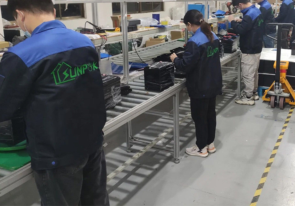 خارج از شبکه همه در یک انبار اس اس Eu ساخته شده در 5.12Kwh 50Ah 200Ah 100Ah 51.2V 5kw باتری اینورتر
